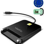 Zwarte Clerby eID kaartlezer met USB-C kabel en EU-vlag. .beID logo.