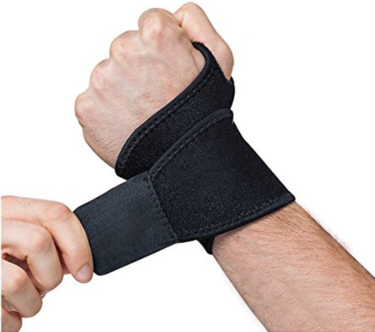 Zwarte polsband met klittenbandsluiting, bevestigd aan een pols.