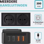 Clerby 200W power inverter met twee stopcontacten en vier USB-poorten. Twee stopcontacten 23 voltage, vier USB ingangen.