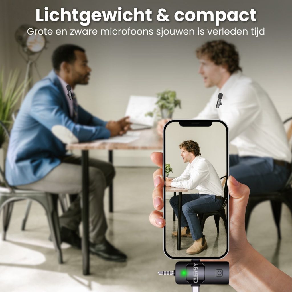 Twee mannen in gesprek, opgenomen met lichte en compacte Clerby microfoons. Smartphone toont interview.