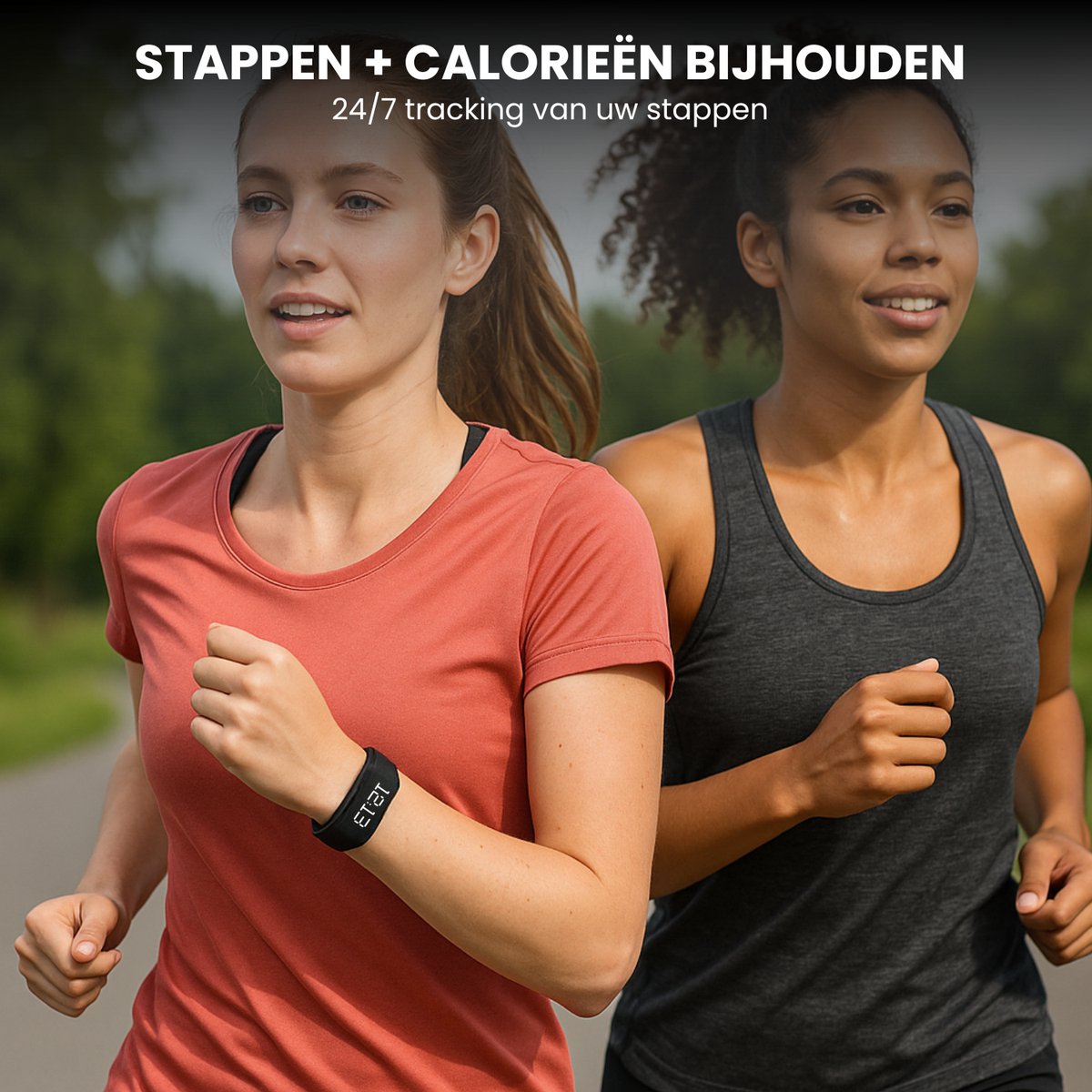 Twee vrouwen rennen buiten. Een draagt een zwarte band met digitale tijd.