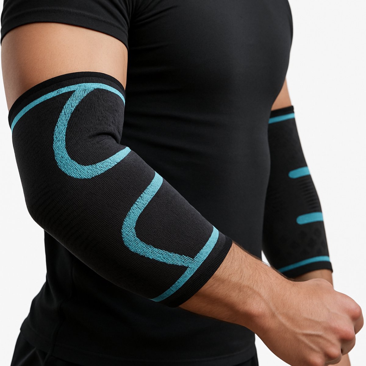 Close-up van man die zwarte arm braces met blauwe lijnen draagt.