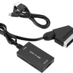 Zwarte SCART naar HDMI adapter met een zwarte USB-kabel.