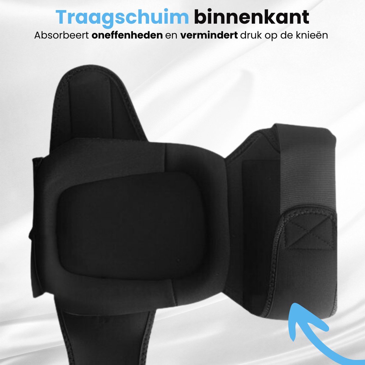 Binnenzijde van een zwarte kniebeschermer met zachte traagschuim vulling voor comfort.