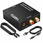 Zwarte Clerby digitaal naar analoog audioconverter met toslink, coaxiale en voedingskabels.