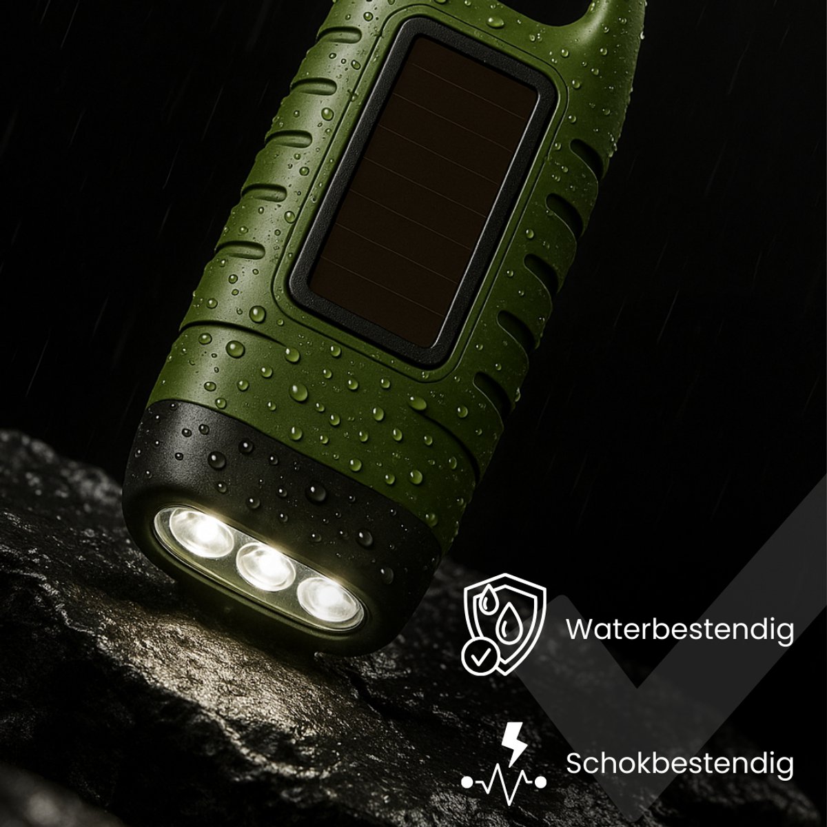 Groene, waterdichte zaklamp met 3 LED-lampen die schijnen op een steen.