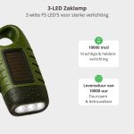 Groene zaklamp met zonnepaneel en 3 verlichte LED-lampen.