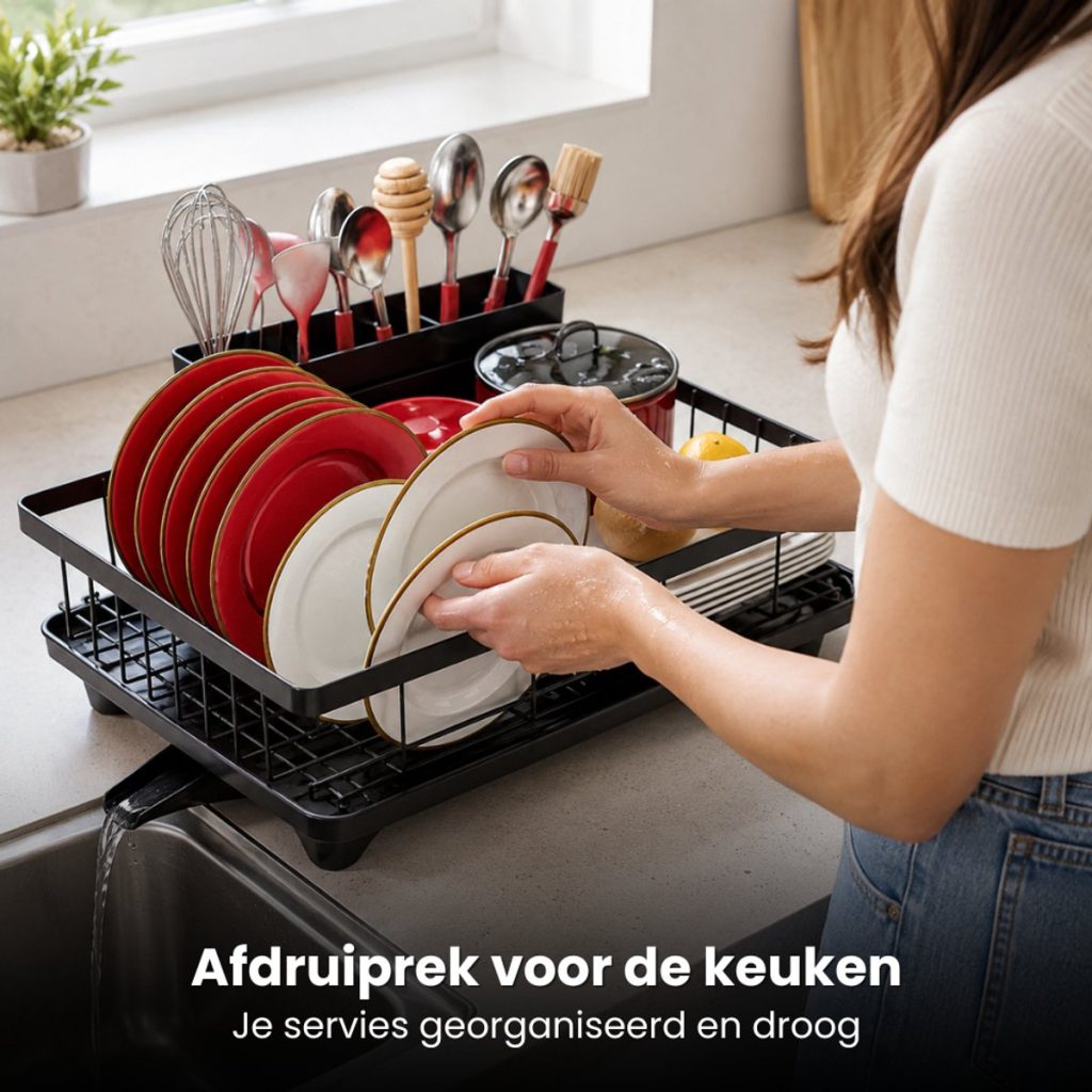 Vrouw plaatst rode borden in een zwart afdruiprek naast de gootsteen. Er stroomt water uit de afvoertuit.