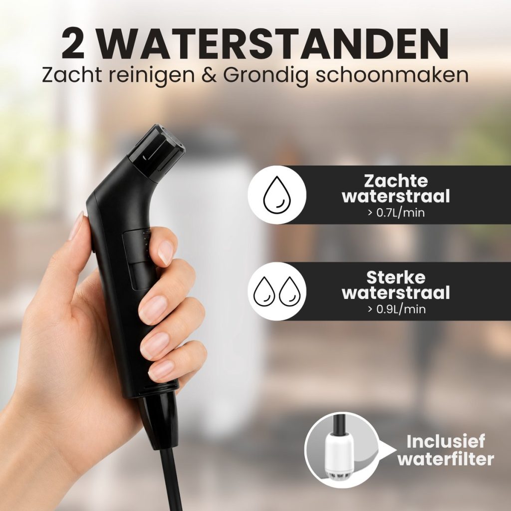 Hand die bidet sproeier vasthoudt, met twee standen: zachte en sterke waterstraal. Inclusief filter.