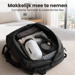 Compact bidet met witte tank van 2.5L en zwarte sproeier, verpakt in een reistas.