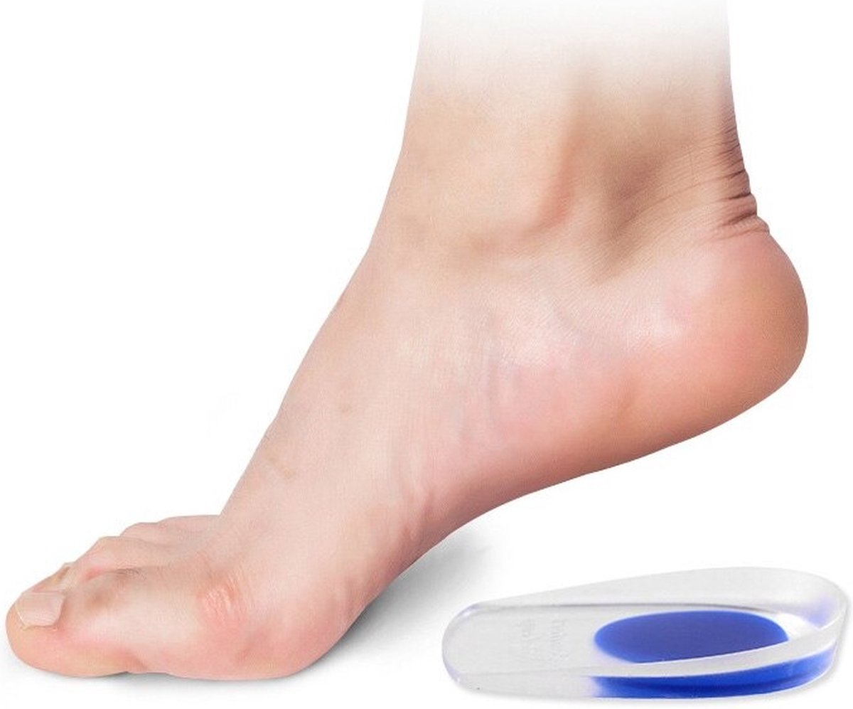 Een vrouwelijke voet met een transparant gel-hielcupje met blauw ovaal ernaast.